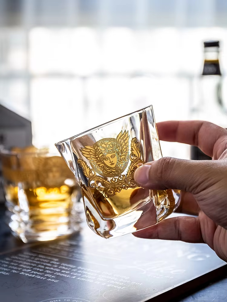 Medusa Gold Head Painted Whisk - Wine Beer Liquor reseña y precio